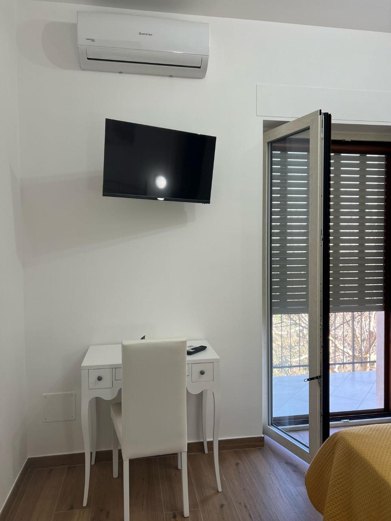 Dente Di Leone Hotel San Mauro Cilento Kültér fotó